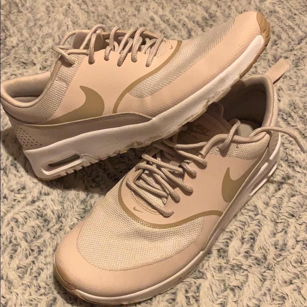 Women’s running shoes